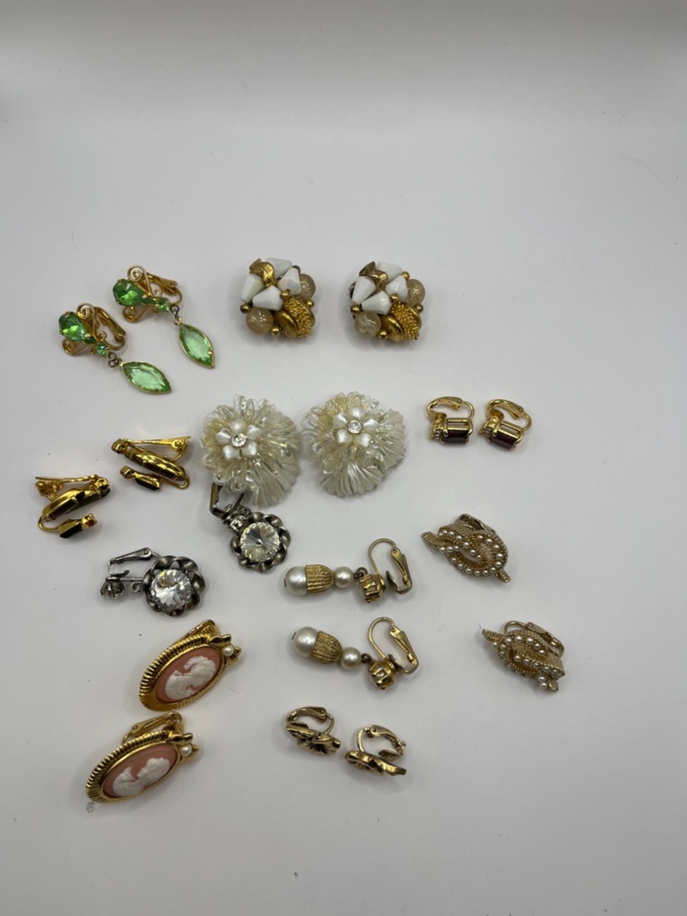 10 pair vintage CLIP ON earrings all clip on's - Picture 9 of 9